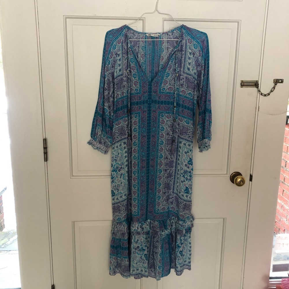 Zara long sleeve blue print midi dress. Size XS.